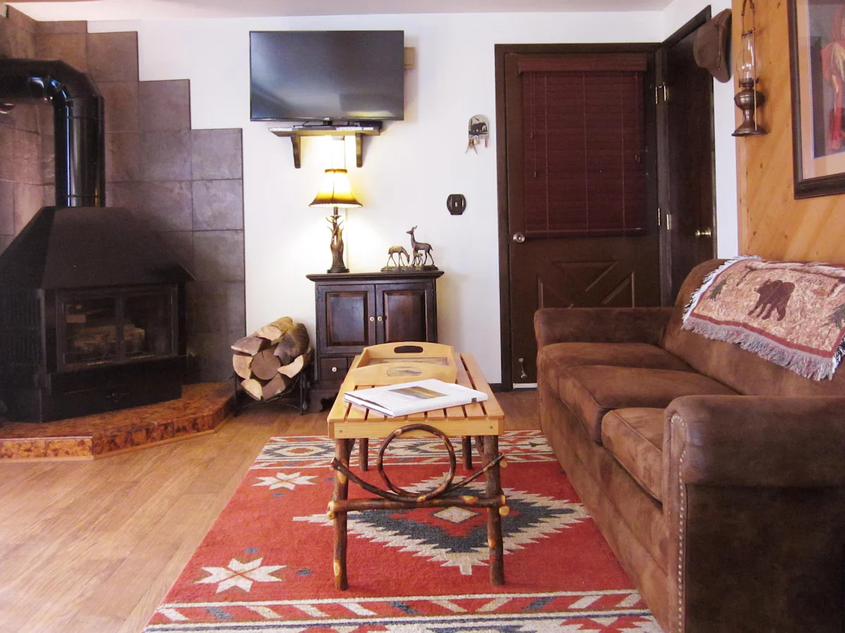 Buffalo Roam Condo * Comforts of Home for 6 * Minutes from Yellowstone