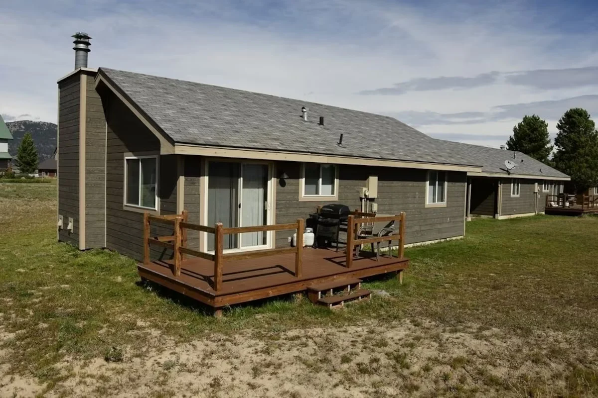 Sandhill West Home - comfortable family retreat with great views